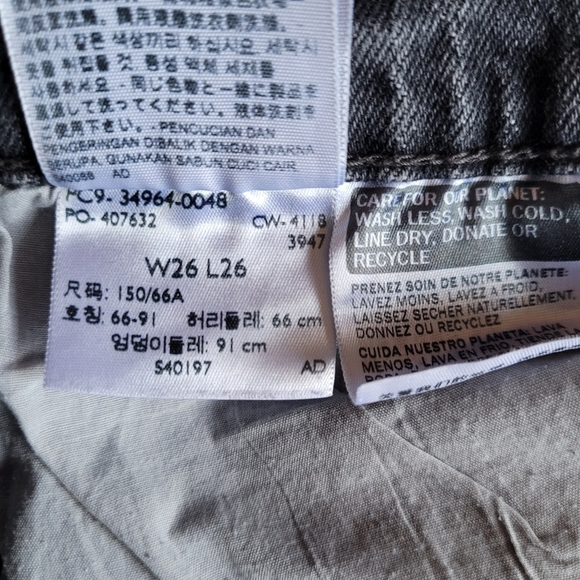 Levi's Wedgie Straight Black Embers faded black cropped raw hem jeans size 26 - Picture 14 of 15